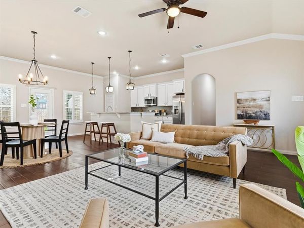 1310 Yale Street , River Oaks, TX 76114