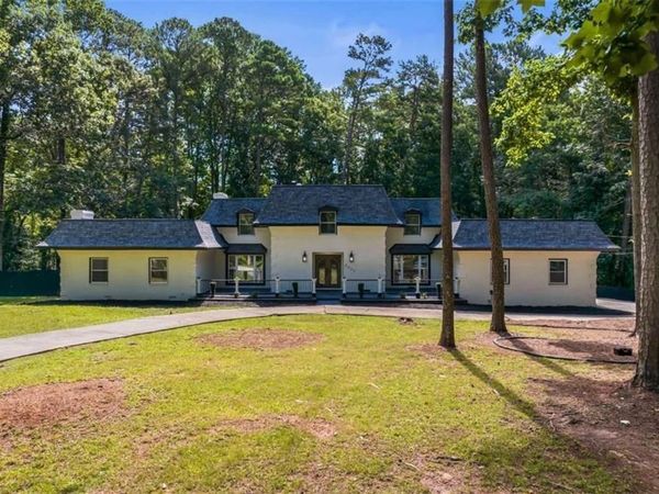 2023 Stoneleigh Drive, Stone Mountain, GA 30087