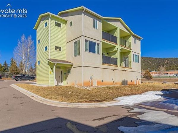 560 E Grace Avenue, Woodland Park, CO 80863