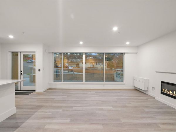 1102 Esquimalt Rd, Unit TH1, Esquimalt, BC V9A 0L3