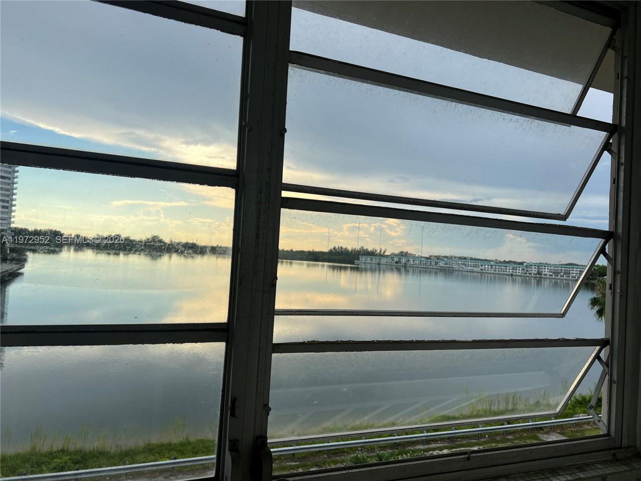 18601 NE 14th Ave, Unit 411, Miami, FL 33179 Photo