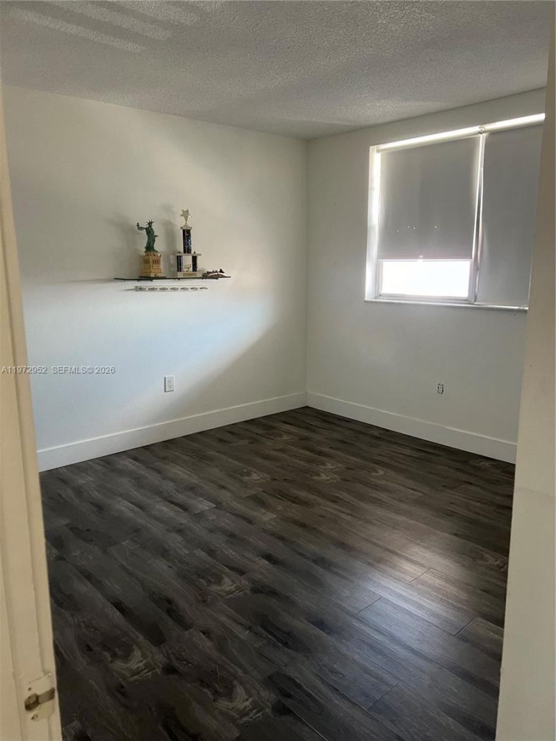 18601 NE 14th Ave, Unit 411, Miami, FL 33179 Photo