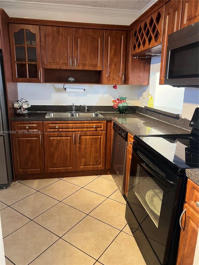 18601 NE 14th Ave, Unit 411, Miami, FL 33179 Photo