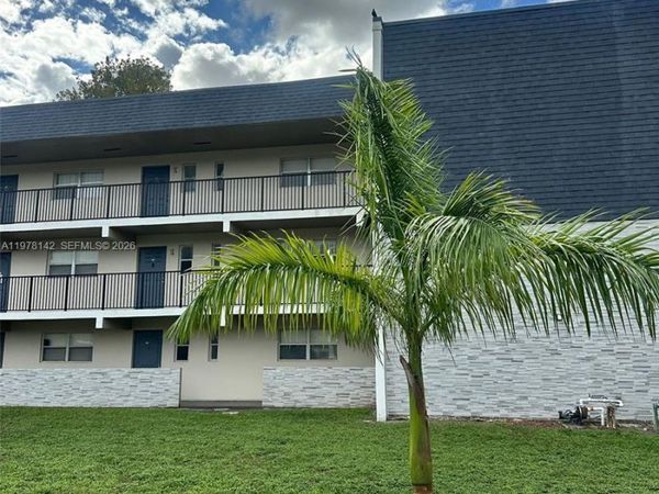 8000 Fairview Dr, Unit 306, Tamarac, FL 33321