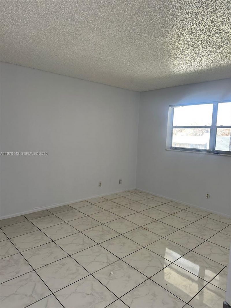 8000 Fairview Dr, Unit 306, Tamarac, FL 33321 Photo
