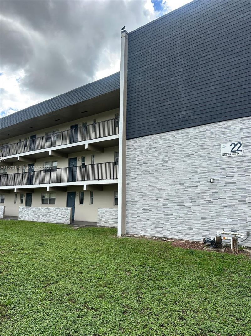 8000 Fairview Dr, Unit 306, Tamarac, FL 33321 Photo