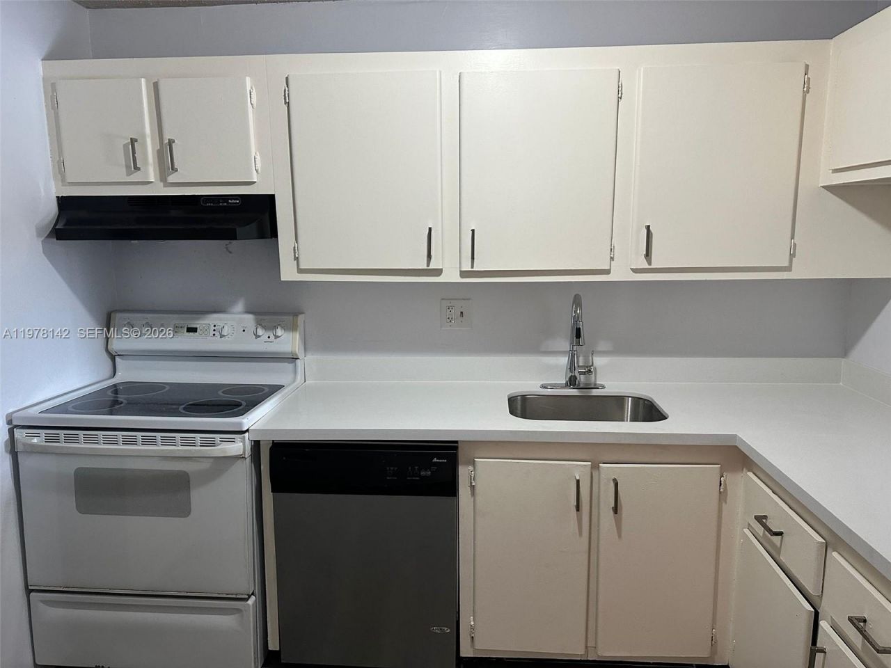 8000 Fairview Dr, Unit 306, Tamarac, FL 33321 Photo