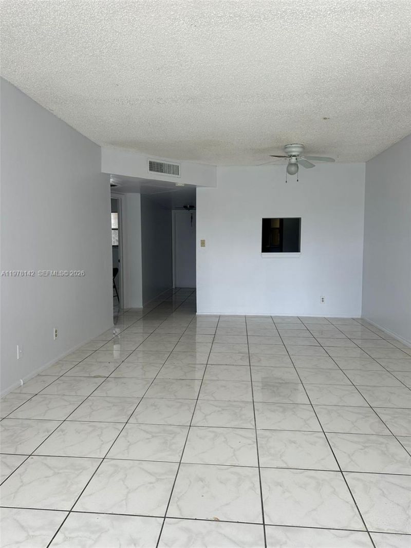 8000 Fairview Dr, Unit 306, Tamarac, FL 33321 Photo
