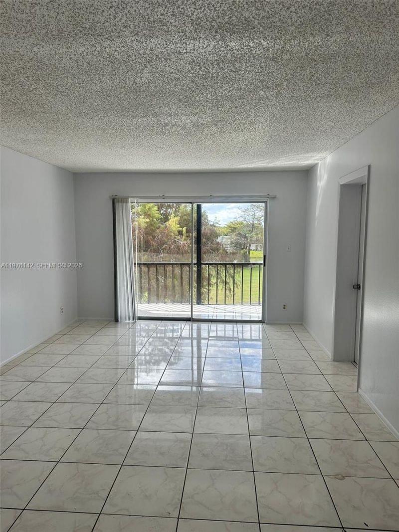 8000 Fairview Dr, Unit 306, Tamarac, FL 33321 Photo