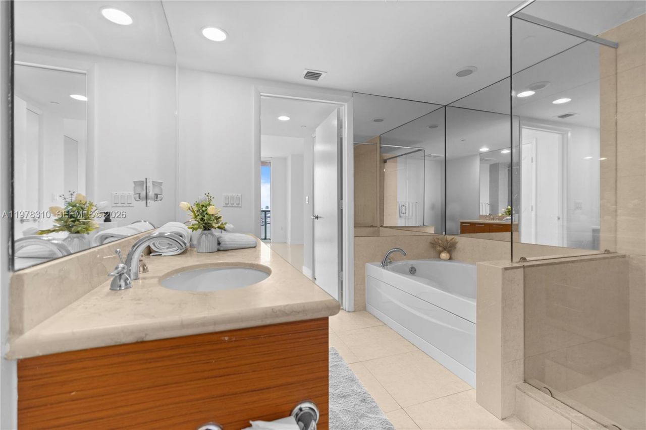 50 Biscayne Blvd , Unit 1902, Miami, FL 33132 Photo