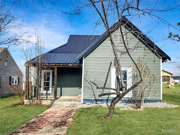 407 E Salling Street , Perry, MO 63462