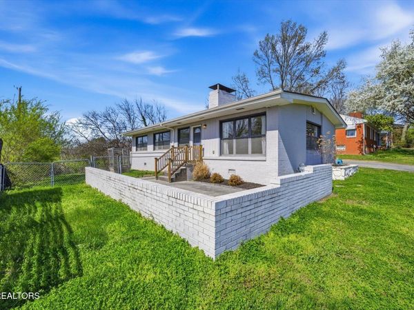 2807 Thomas Drive, Maryville, TN 37804
