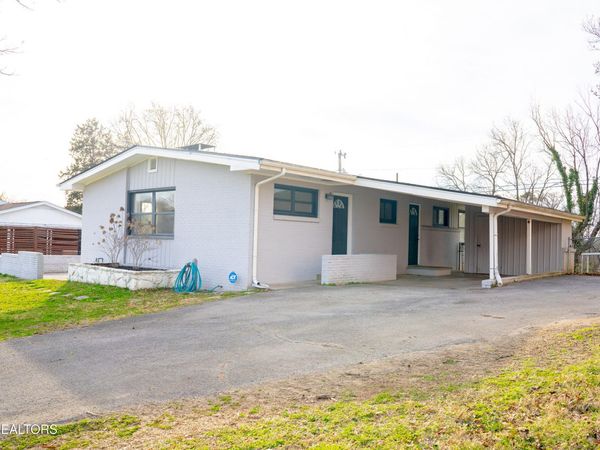 2807 Thomas Drive, Maryville, TN 37804