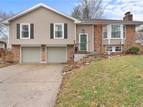 508 NE STONEWALL Drive, Blue Springs, MO 64014