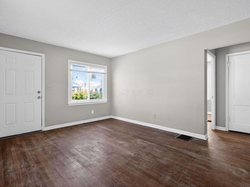 3081 Grasmere Avenue , Columbus, OH 43224 Photo 2