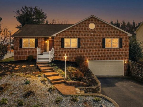 1500 Ashley DR, Salem, VA 24153