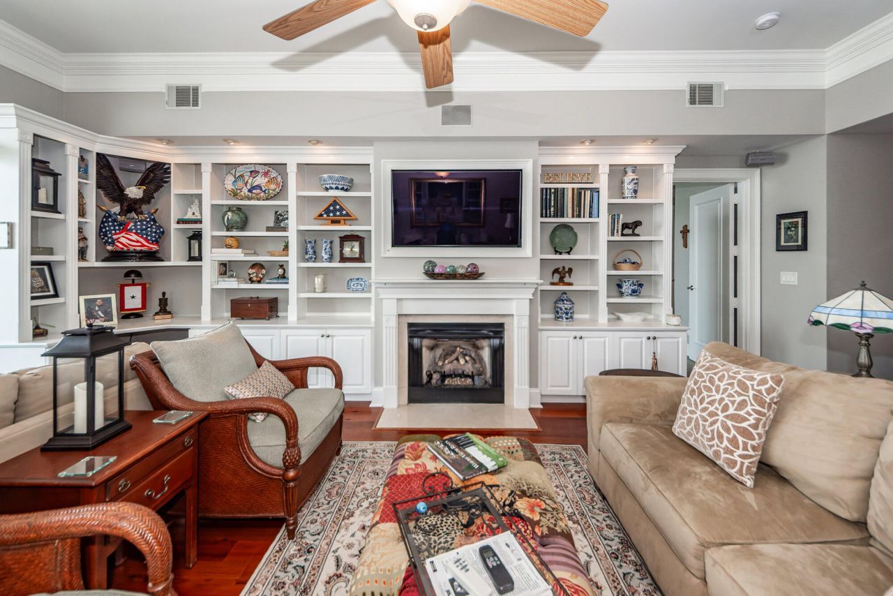 283 S Plaza Court Photo 11