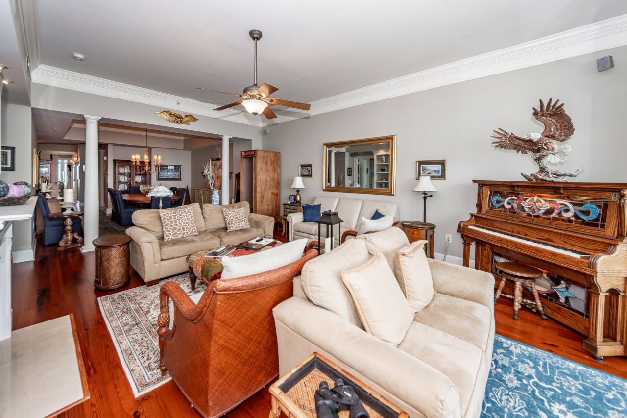 283 S Plaza Court Photo 6