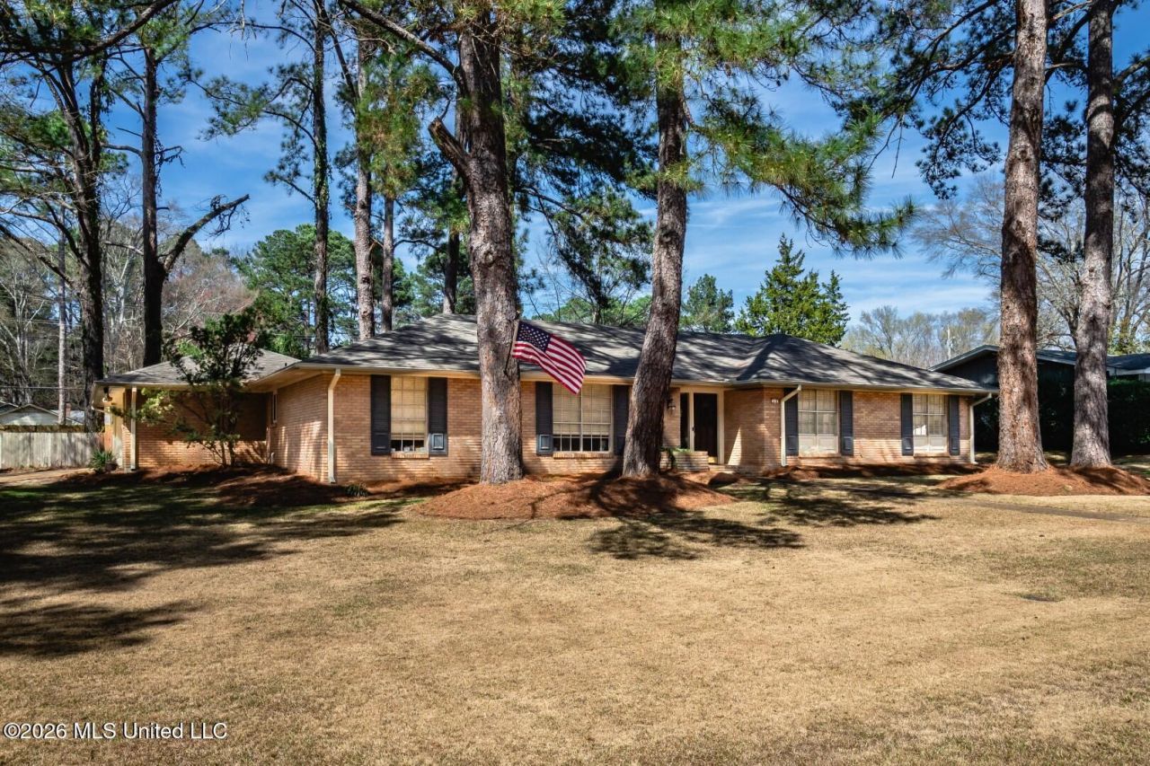 318 Rollingwood Drive, Jackson, MS 39211 Main Photo
