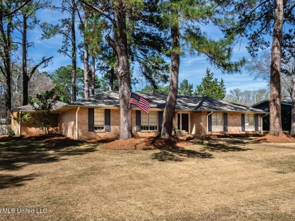 318 Rollingwood Drive, Jackson, MS 39211