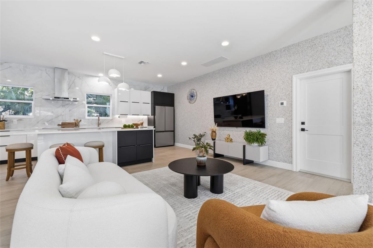 639 43rd Avenue N, Saint Petersburg, FL 33703 Photo