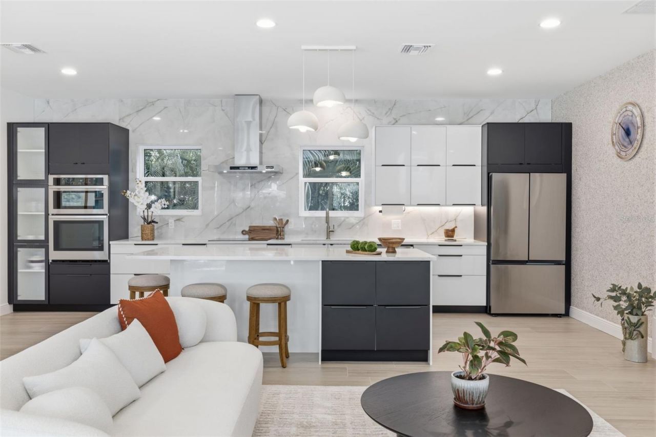 639 43rd Avenue N, Saint Petersburg, FL 33703 Photo