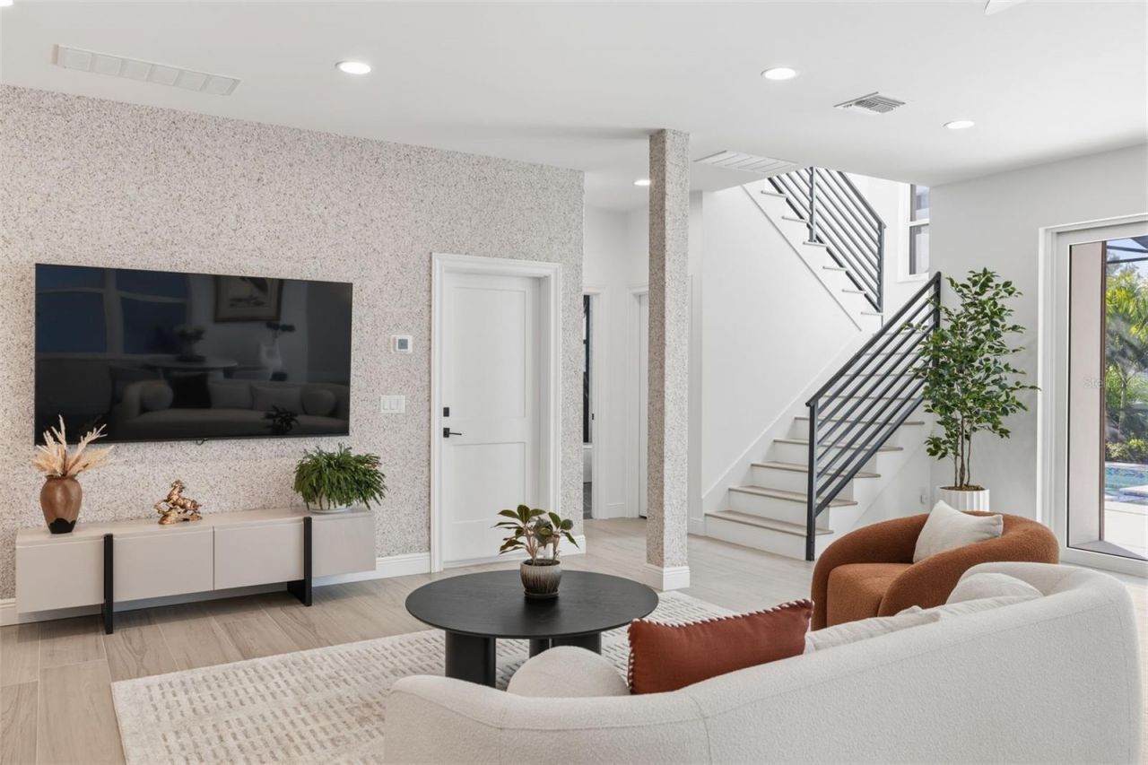 639 43rd Avenue N, Saint Petersburg, FL 33703 Photo