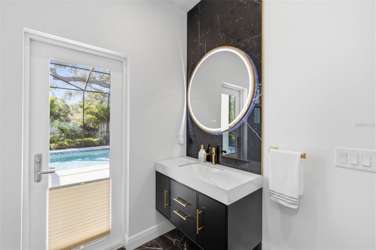 639 43rd Avenue N, Saint Petersburg, FL 33703 Photo