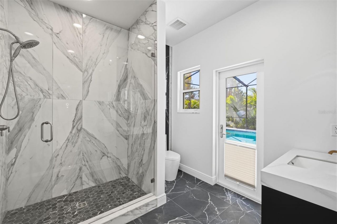 639 43rd Avenue N, Saint Petersburg, FL 33703 Photo