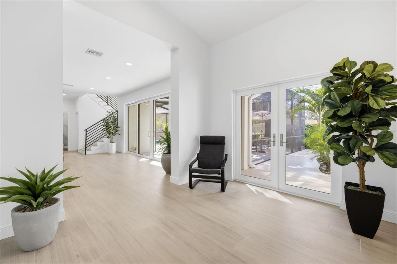 639 43rd Avenue N, Saint Petersburg, FL 33703 Photo