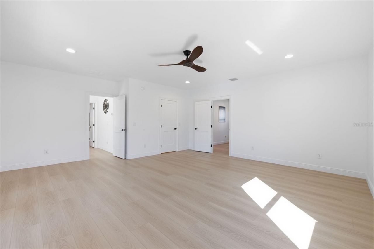 639 43rd Avenue N, Saint Petersburg, FL 33703 Photo