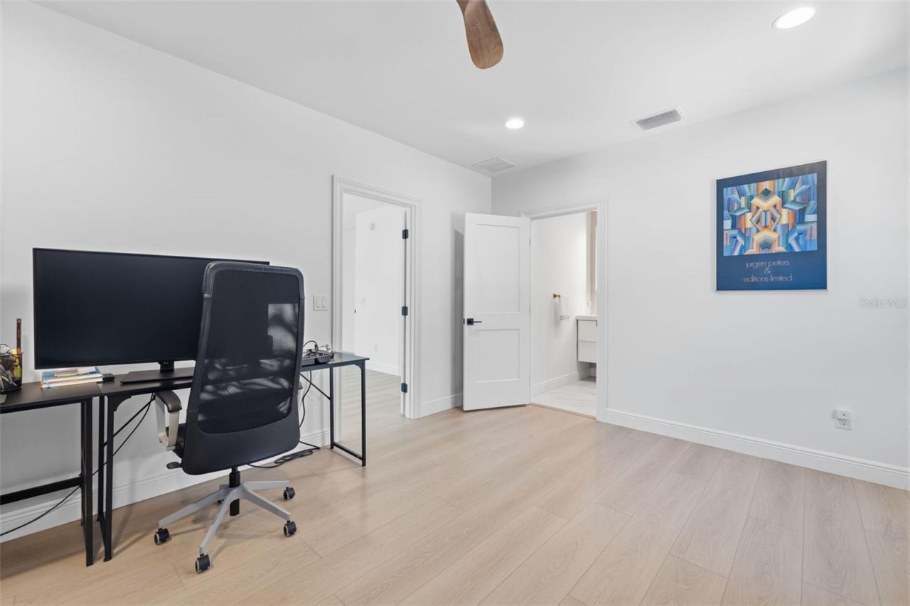 639 43rd Avenue N, Saint Petersburg, FL 33703 Photo