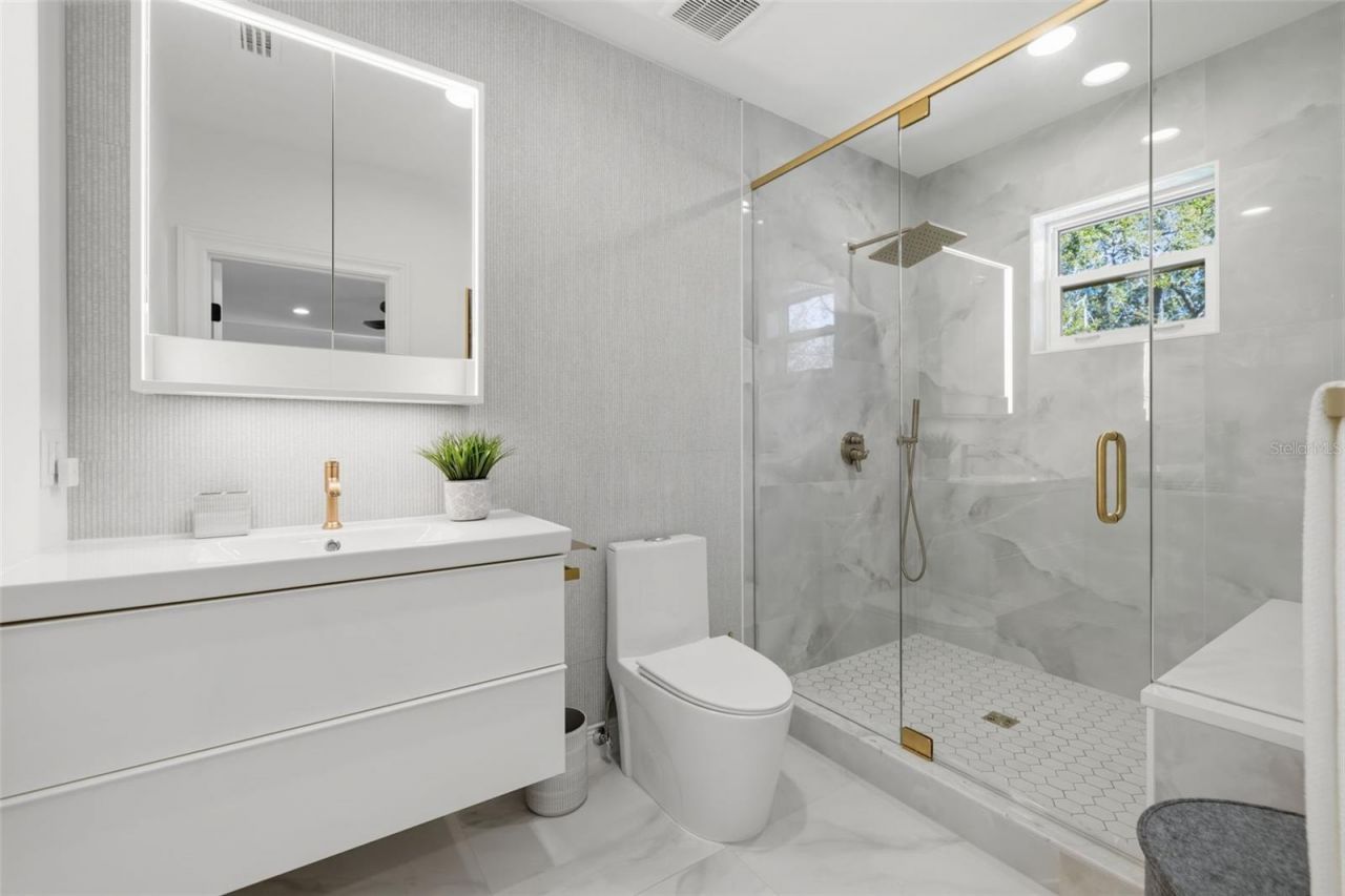 639 43rd Avenue N, Saint Petersburg, FL 33703 Photo