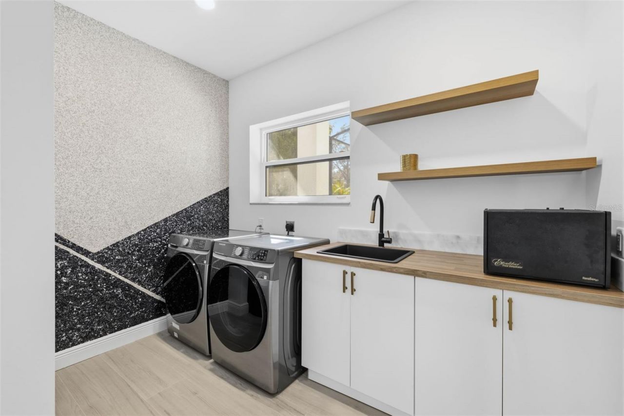 639 43rd Avenue N, Saint Petersburg, FL 33703 Photo