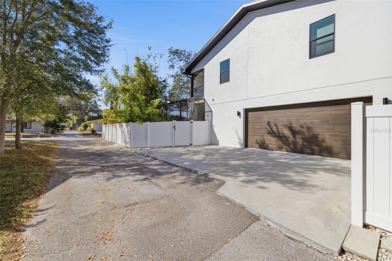 639 43rd Avenue N, Saint Petersburg, FL 33703 Photo