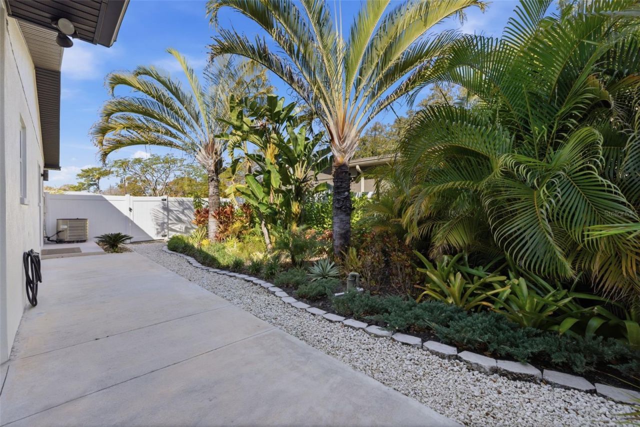 639 43rd Avenue N, Saint Petersburg, FL 33703 Photo