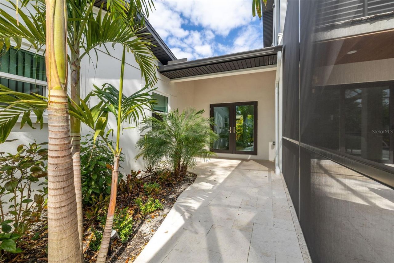 639 43rd Avenue N, Saint Petersburg, FL 33703 Photo