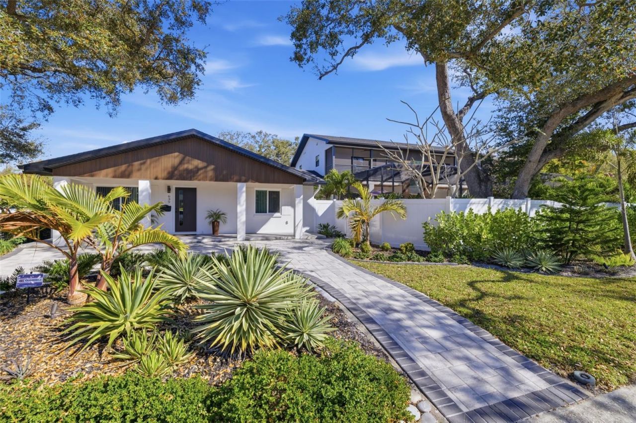 639 43rd Avenue N, Saint Petersburg, FL 33703 Photo