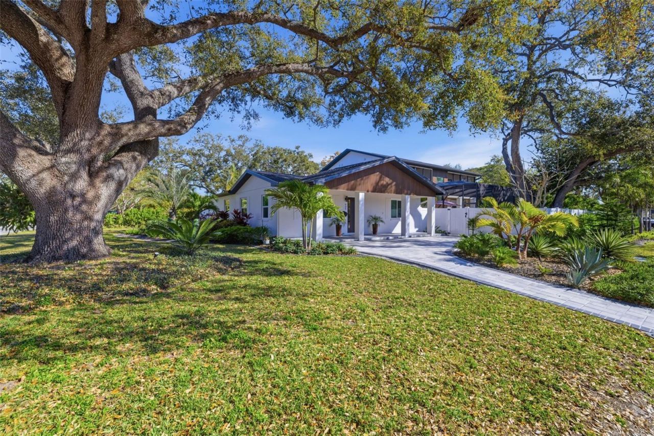 639 43rd Avenue N, Saint Petersburg, FL 33703 Photo