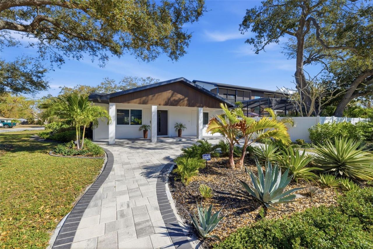 639 43rd Avenue N, Saint Petersburg, FL 33703 Photo