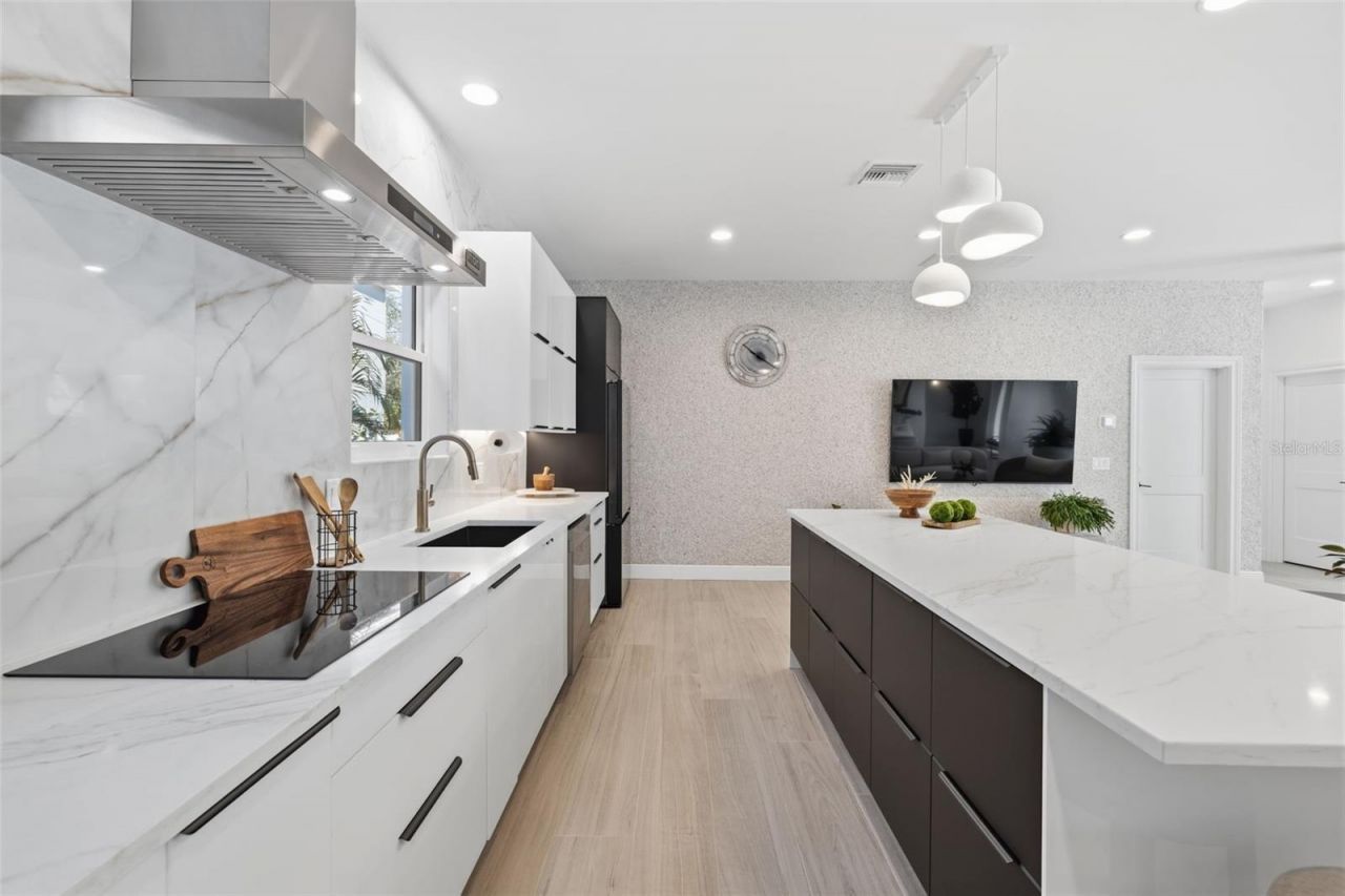 639 43rd Avenue N, Saint Petersburg, FL 33703 Photo