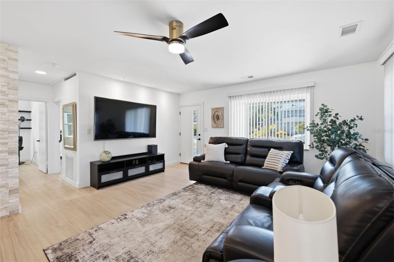 639 43rd Avenue N, Saint Petersburg, FL 33703 Photo