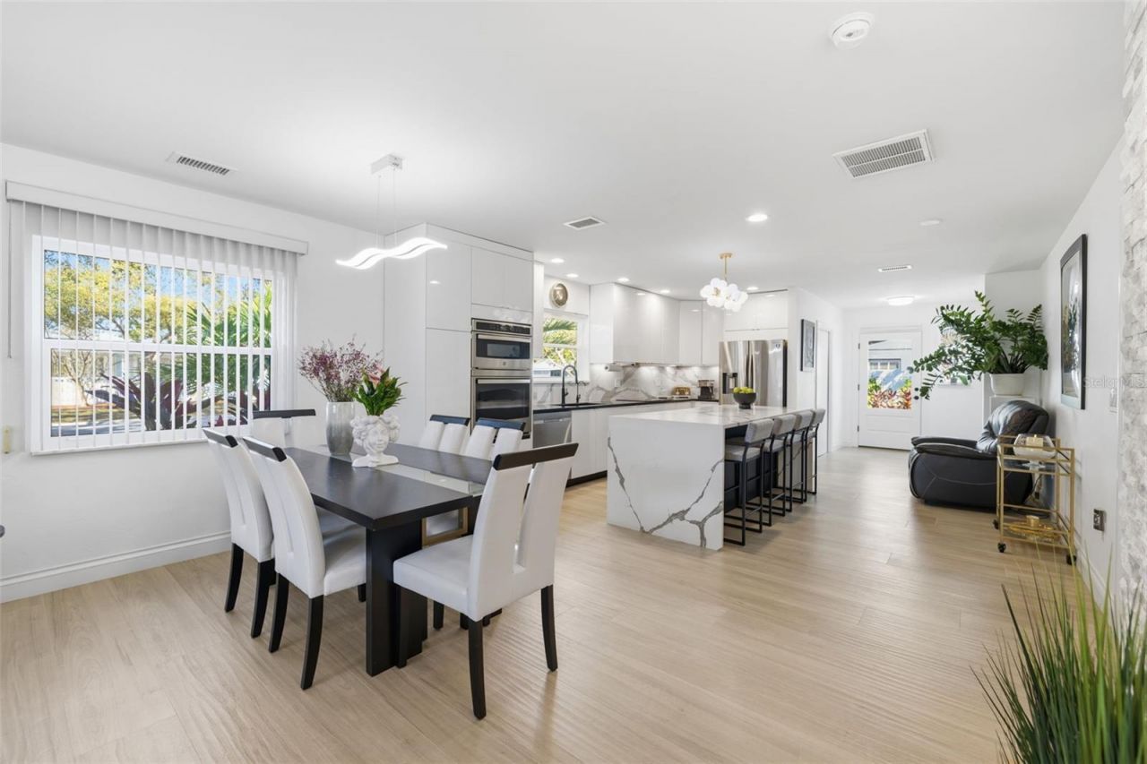 639 43rd Avenue N, Saint Petersburg, FL 33703 Photo