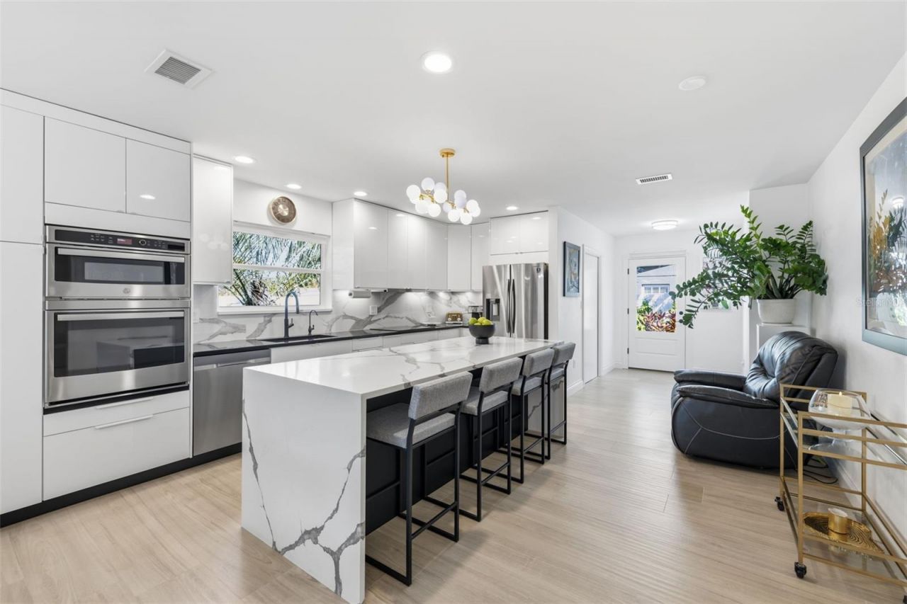 639 43rd Avenue N, Saint Petersburg, FL 33703 Photo