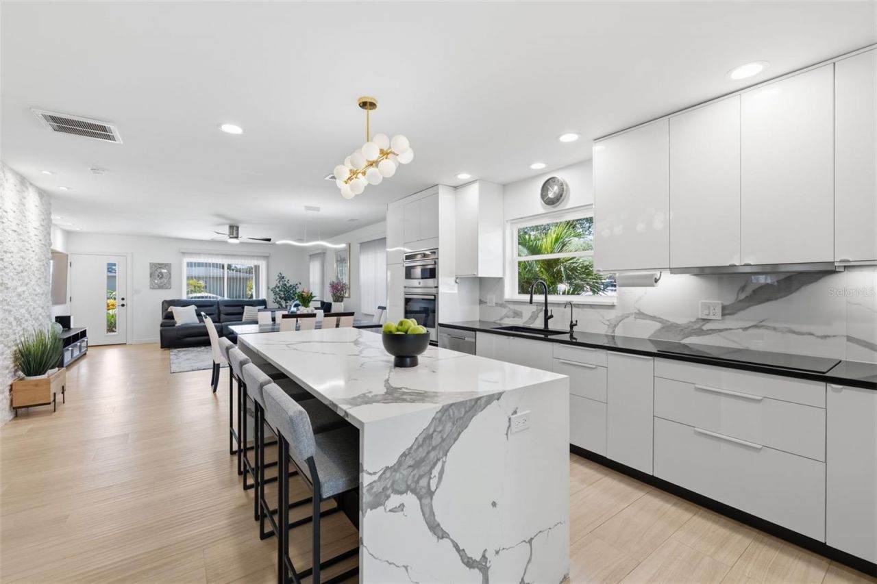 639 43rd Avenue N, Saint Petersburg, FL 33703 Photo