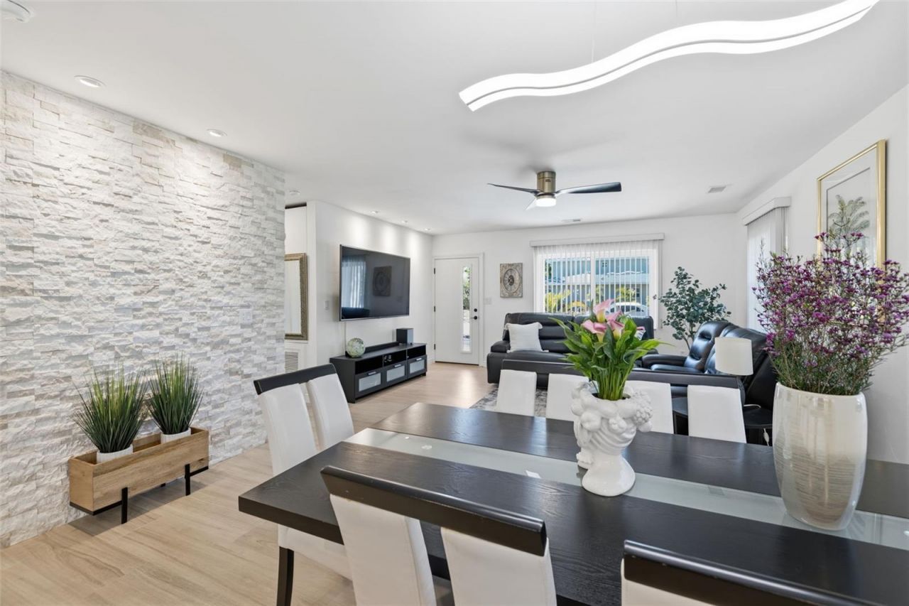 639 43rd Avenue N, Saint Petersburg, FL 33703 Photo