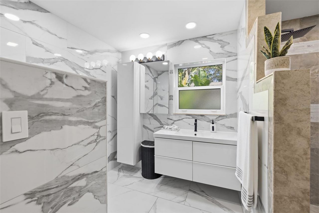 639 43rd Avenue N, Saint Petersburg, FL 33703 Photo