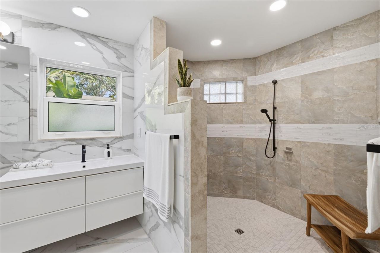 639 43rd Avenue N, Saint Petersburg, FL 33703 Photo