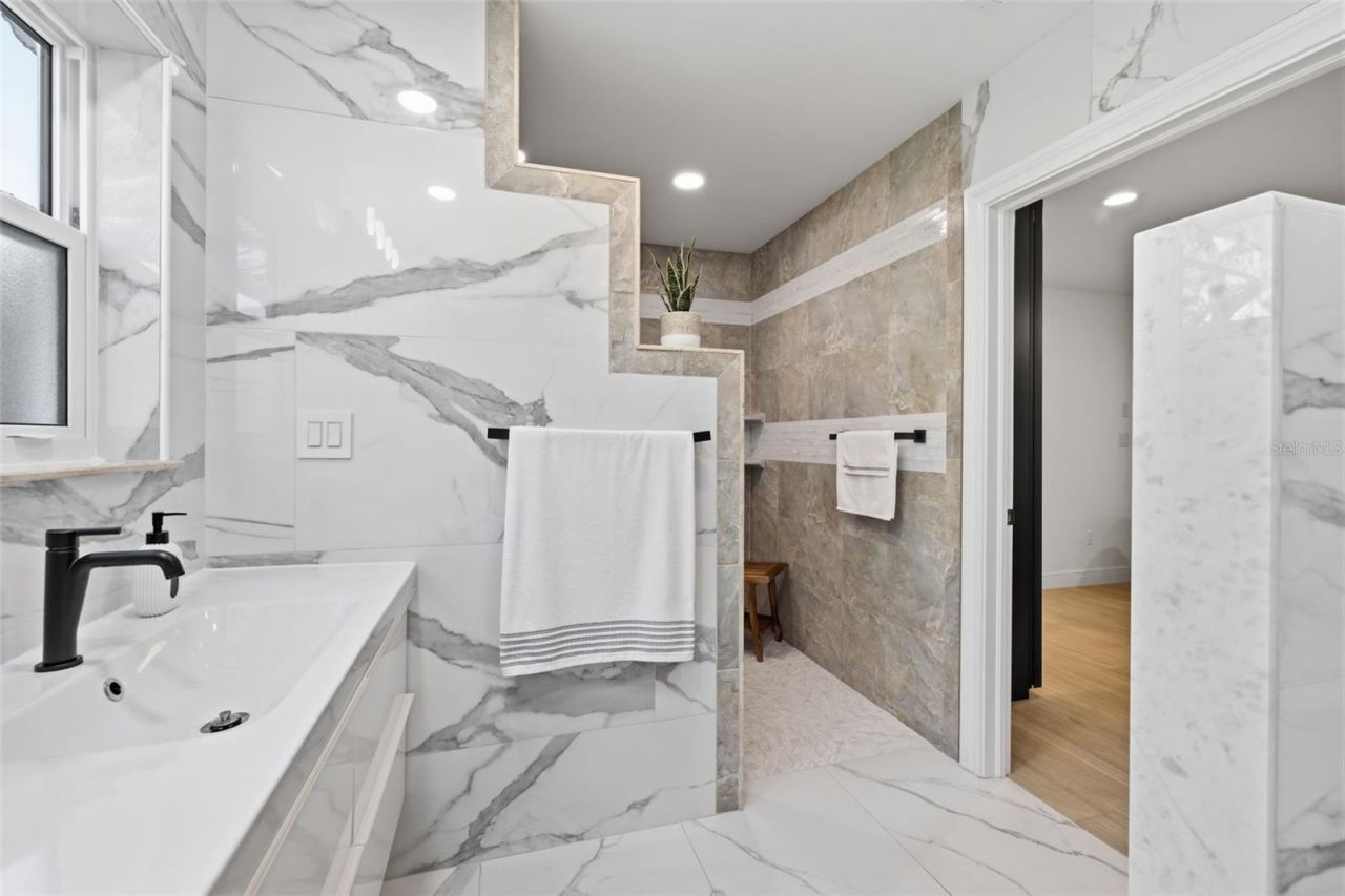 639 43rd Avenue N, Saint Petersburg, FL 33703 Photo