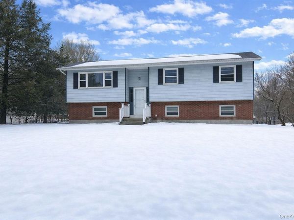 104 SUTTON PARK Road , Poughkeepsie, NY 12603